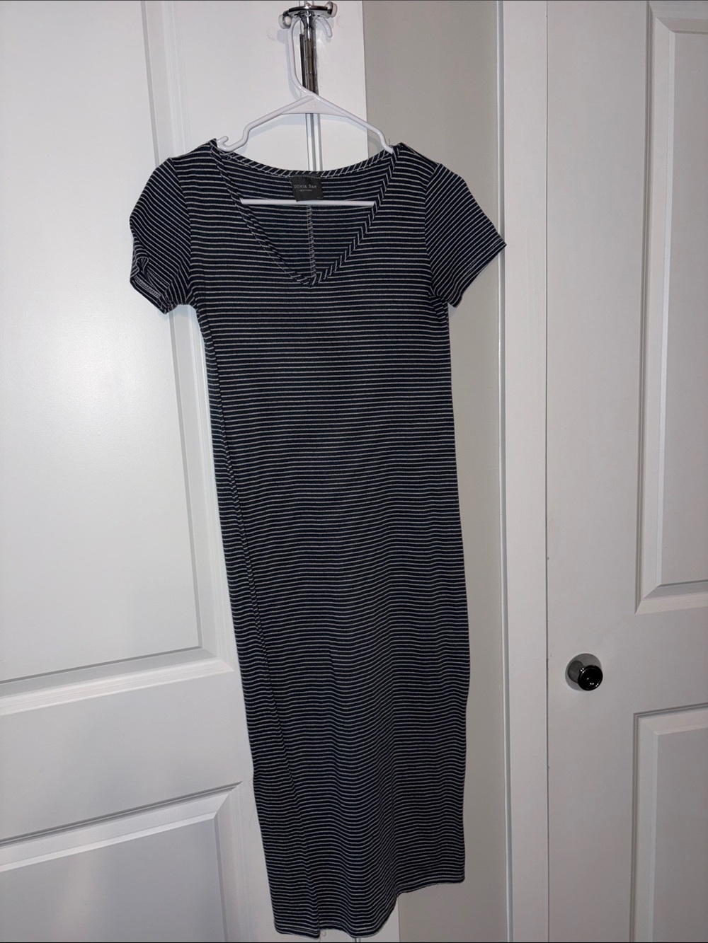 Casual Striped V-Neck Midi Dress - Black & White